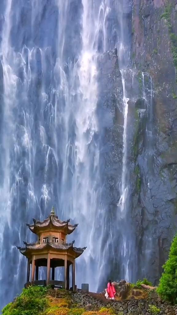 58岁刘嘉玲“断崖式”衰老,曾经美过曾华倩,如今差1岁却像隔辈人